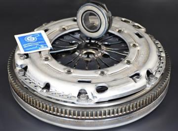Set ambreiaj si volanta VW TRANSPORTER V caroserie (7HA, 7HH, 7EA, 7EH) | 2.0 TDI motor diesel, CAAD, SACHS